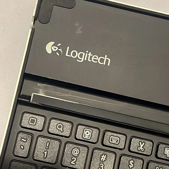 LOGITECH IPAD KEYBOARD - Picture 3 of 9